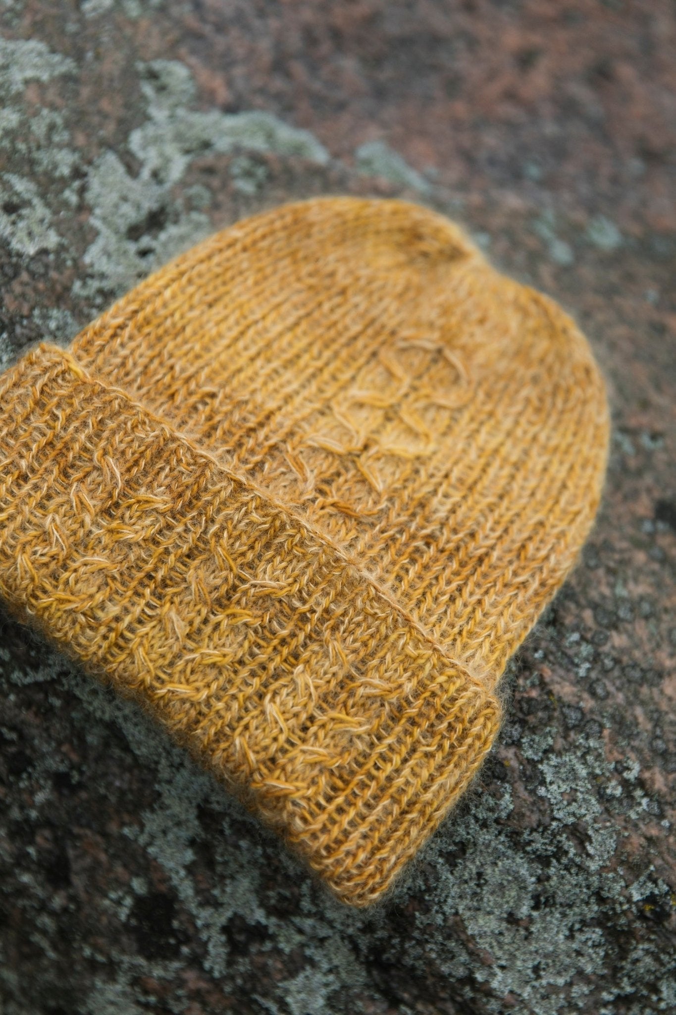 Soothing Stitches: Knits for a Quiet Mind - Pauliina Kuunsola - WoolAnn