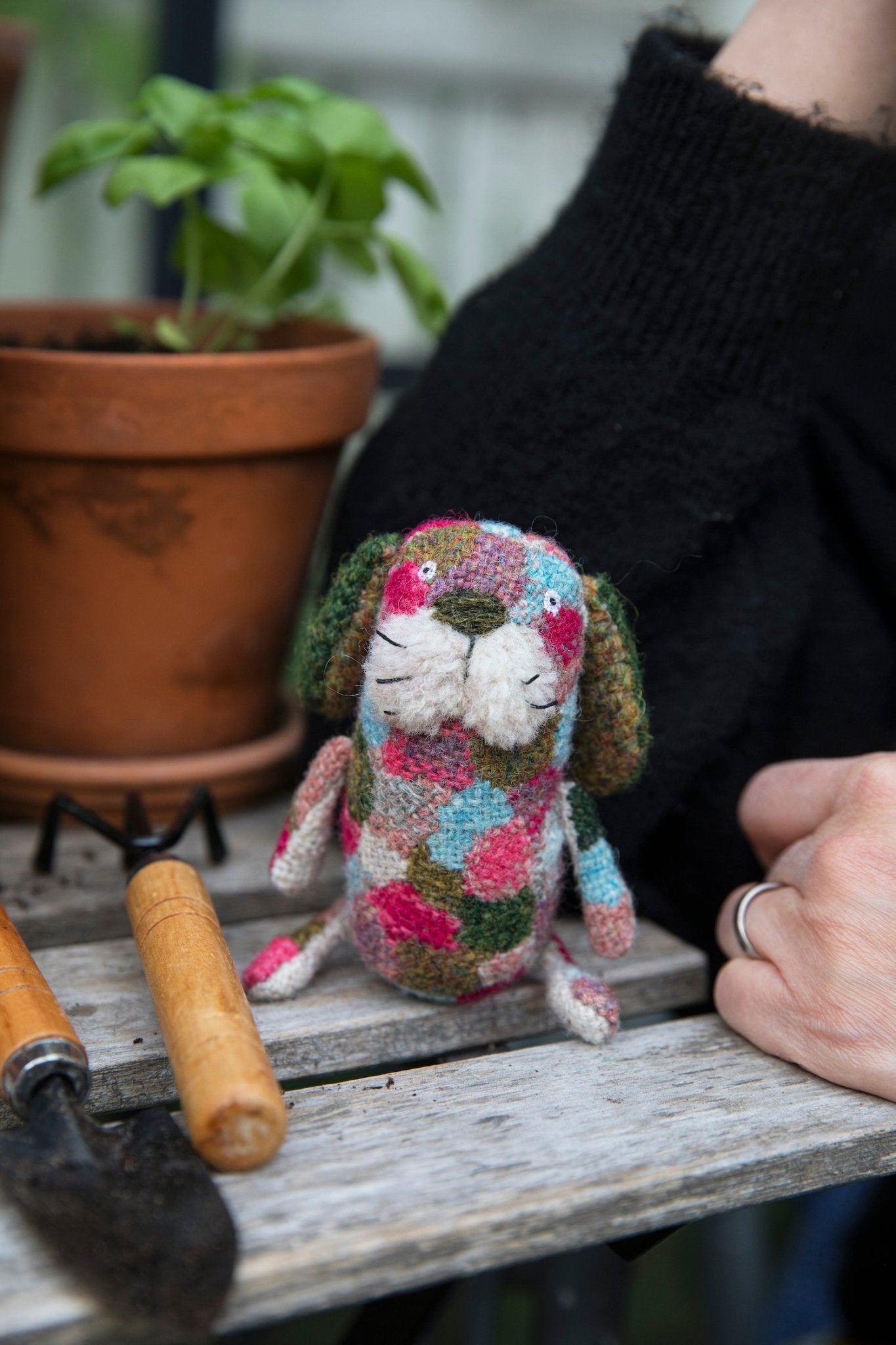 Tiny Friends: A Guide to Mosaic Embroidery - Tomomi Mimura - WoolAnn